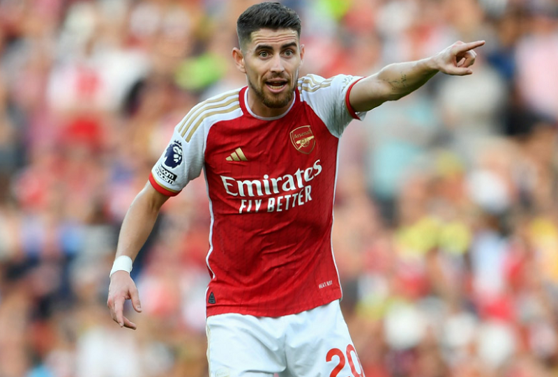 jorginho-lang-le-toa-sang-tru-cot-khong-the-thieu-cua-arsenal
